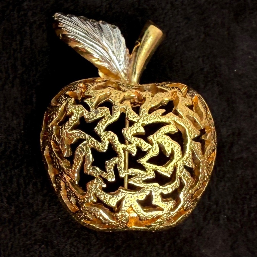 Vintage aged, gold tone 3-D raised Apple Brooch Pin